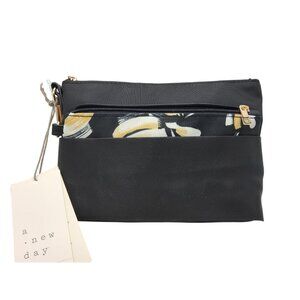 new "a new day" womens zip closure 4 pocket purse organizer with key hook.